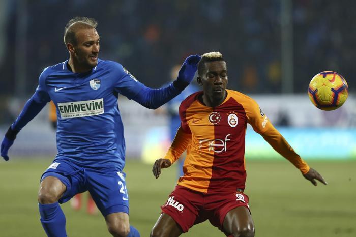 Galatasarayda Onyekuru yokları oynuyor Taraftar çıldırdı...