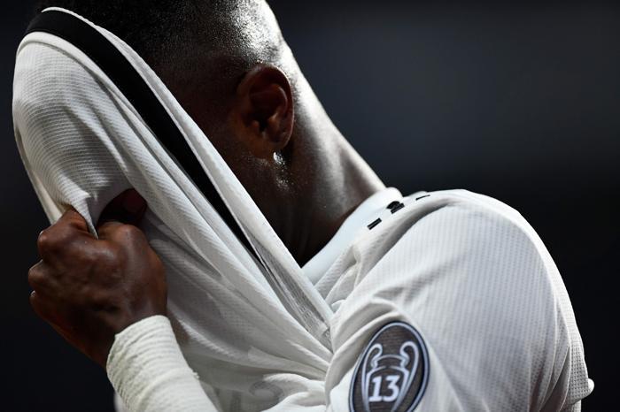 Real Madridli Vinicius Junior göz yaşlarına hakim olamadı