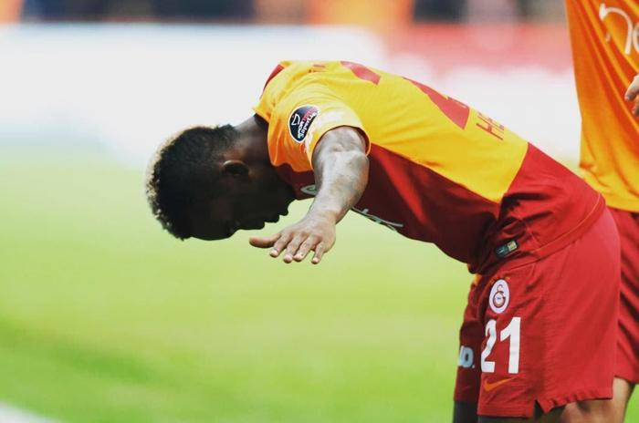 Galatasarayda Onyekuru yokları oynuyor Taraftar çıldırdı...