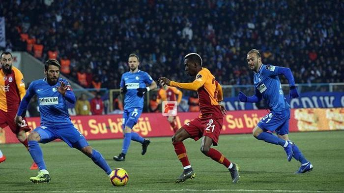 Erzurumspor-Galatasaray maçında gerginlik Araya Fatih Terim girdi