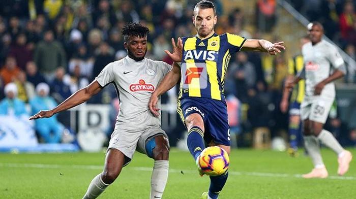 Fenerbahçe - Çaykur Rizespor maçında sürpriz konuk 19luk yıldızla...