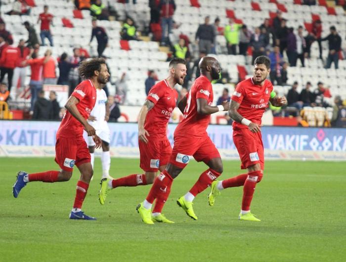 Antalyaspor / 12 yabancı / 3 sözleşmesi biten / 9 kalan