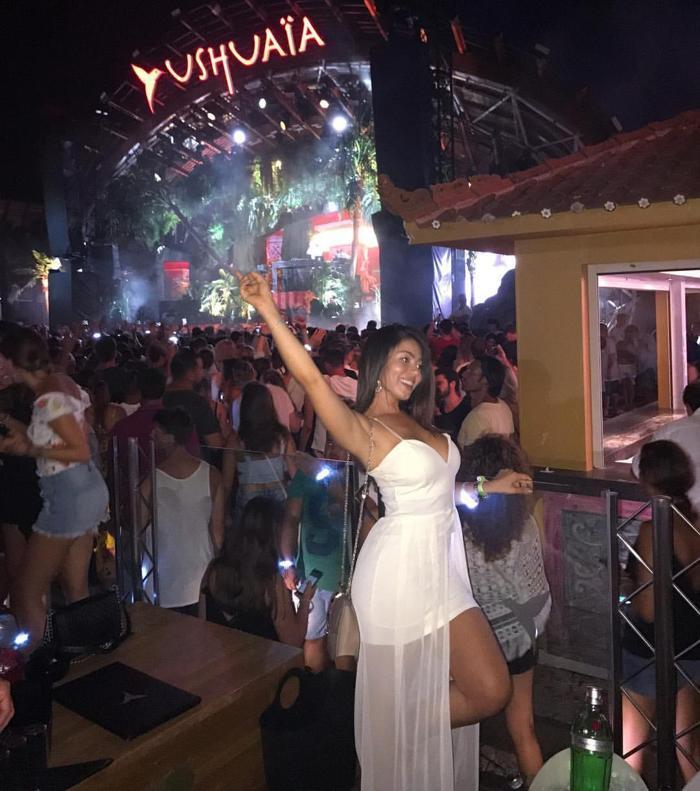 Emre Mor, Brezilyalı güzel Angelica Perladan aşk golü yedi