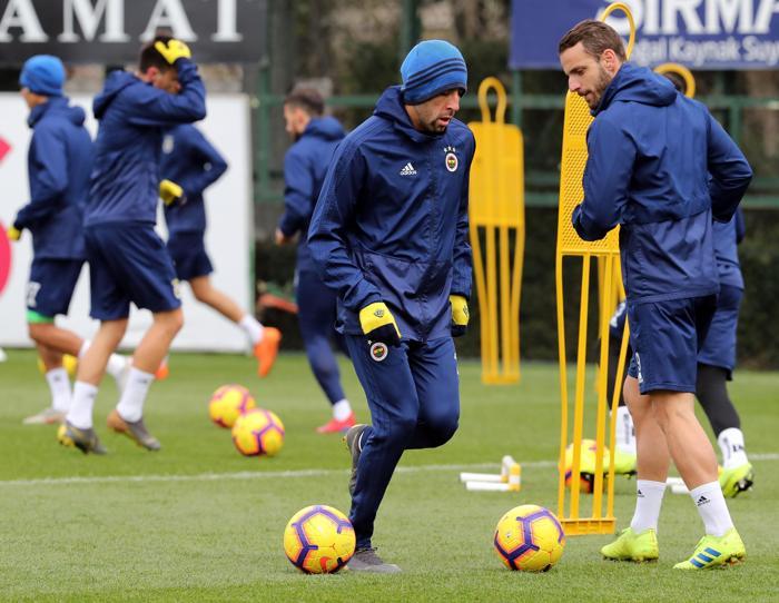 Fenerbahçede Benzia ve Slimaninin yüzünden düşen bin parça