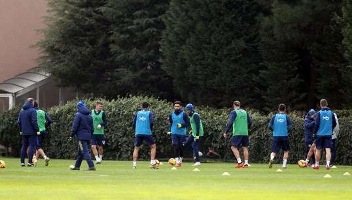 Derbi sonrası Fenerbahçeli futbolculardan Samandırada frikik şov