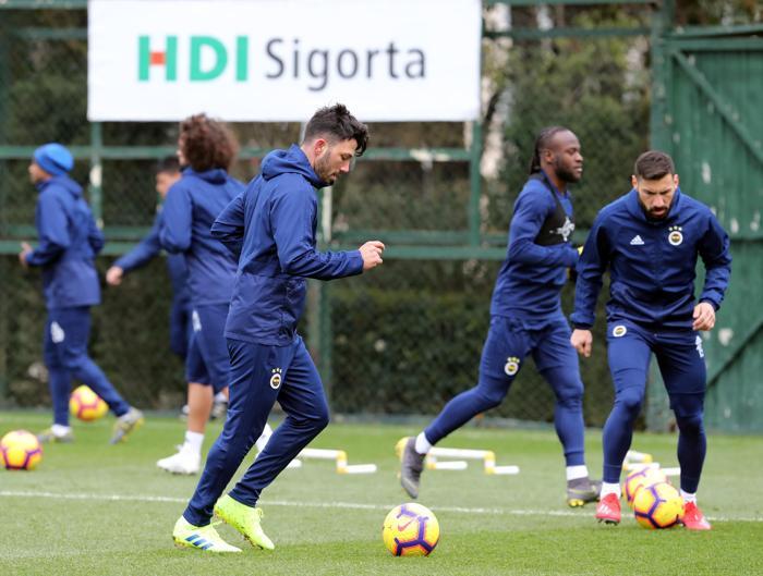 Fenerbahçede Benzia ve Slimaninin yüzünden düşen bin parça