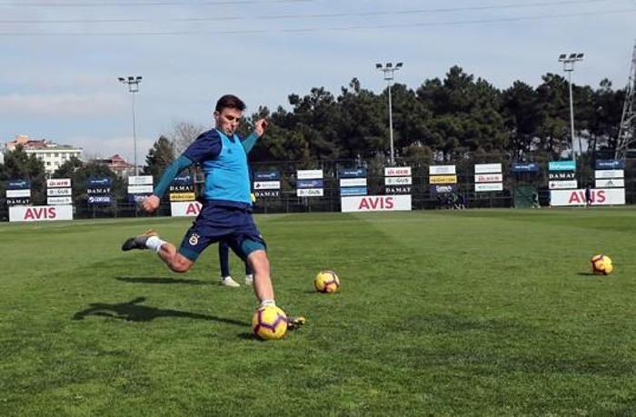 Derbi sonrası Fenerbahçeli futbolculardan Samandırada frikik şov