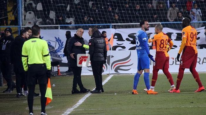 Erzurumspor-Galatasaray maçında gerginlik Araya Fatih Terim girdi