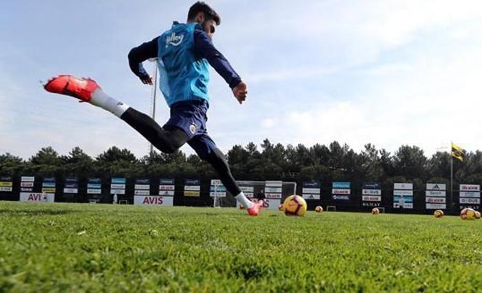 Derbi sonrası Fenerbahçeli futbolculardan Samandırada frikik şov