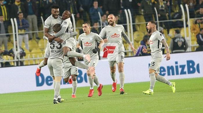 Fenerbahçe - Çaykur Rizespor maçında sürpriz konuk 19luk yıldızla...