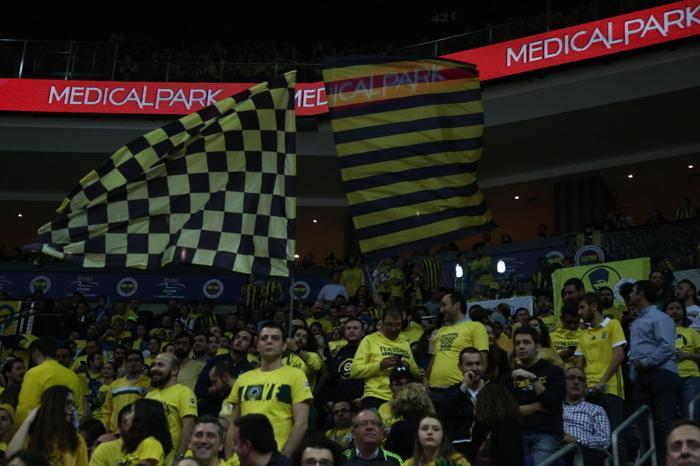 Fenerbahçe Beko - Anadolu Efes maçından ekrana yansımayanlar
