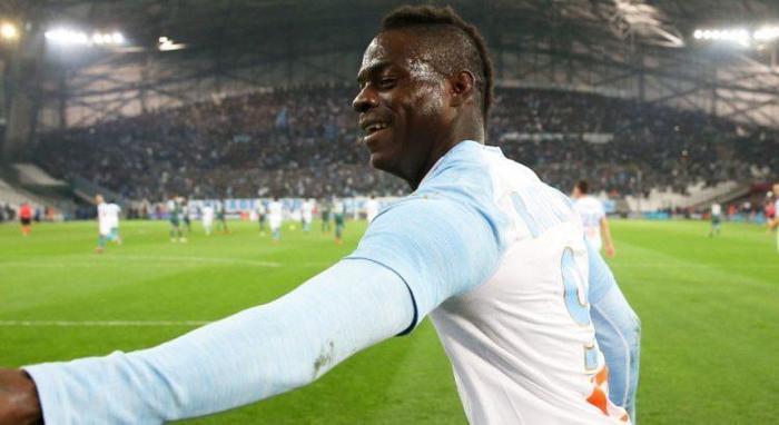 Mario Balotelliden eşi benzeri görülmemiş olay Maç sırasında selfie...