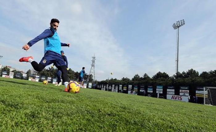 Derbi sonrası Fenerbahçeli futbolculardan Samandırada frikik şov