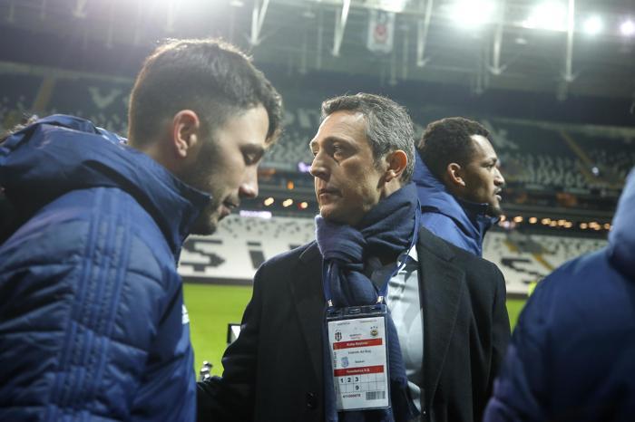Ali Koç maç sonu taraftarların yanına gitti