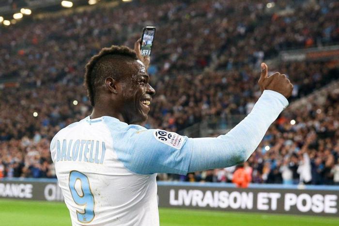 Mario Balotelliden eşi benzeri görülmemiş olay Maç sırasında selfie...