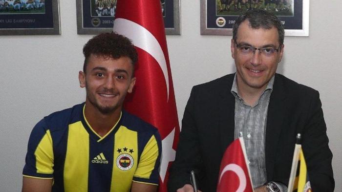 Fenerbahçe - Çaykur Rizespor maçında sürpriz konuk 19luk yıldızla...
