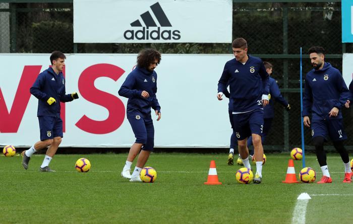 Fenerbahçede Benzia ve Slimaninin yüzünden düşen bin parça