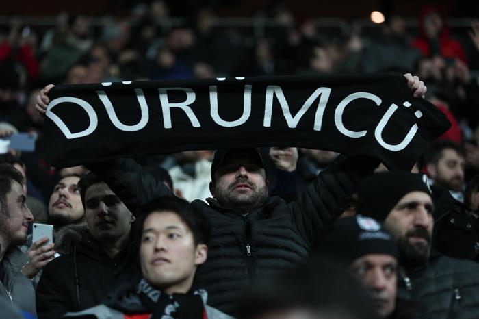Beşiktaş taraftarından Tolgay Arslana dürüm tepkisi