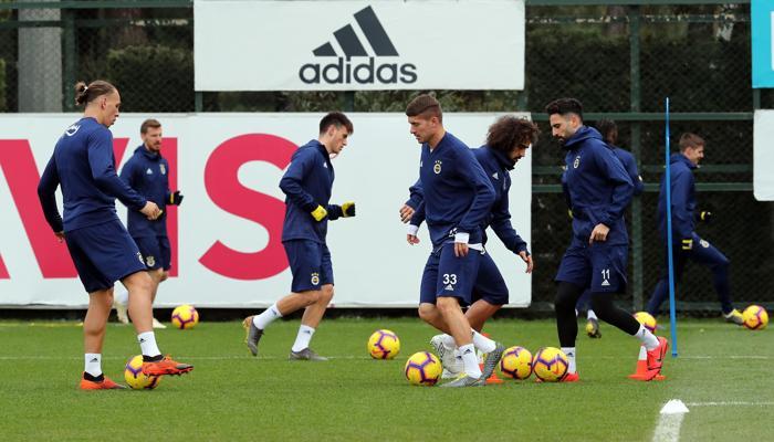 Fenerbahçede Benzia ve Slimaninin yüzünden düşen bin parça