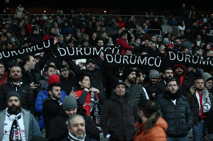 Beşiktaş taraftarından Tolgay Arslana dürüm tepkisi