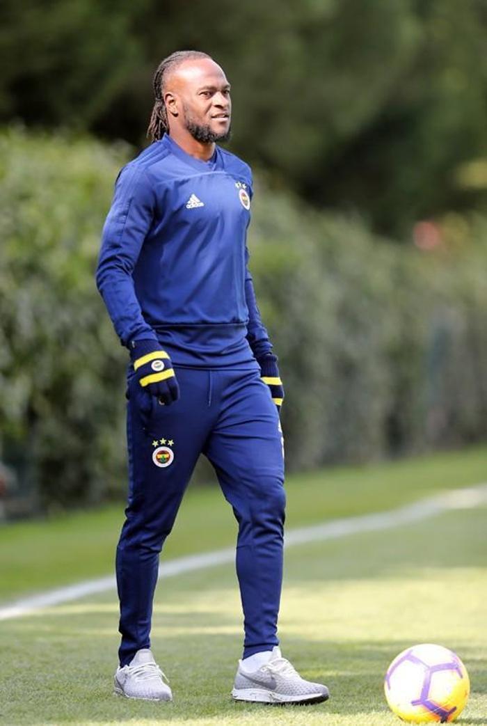 Derbi sonrası Fenerbahçeli futbolculardan Samandırada frikik şov