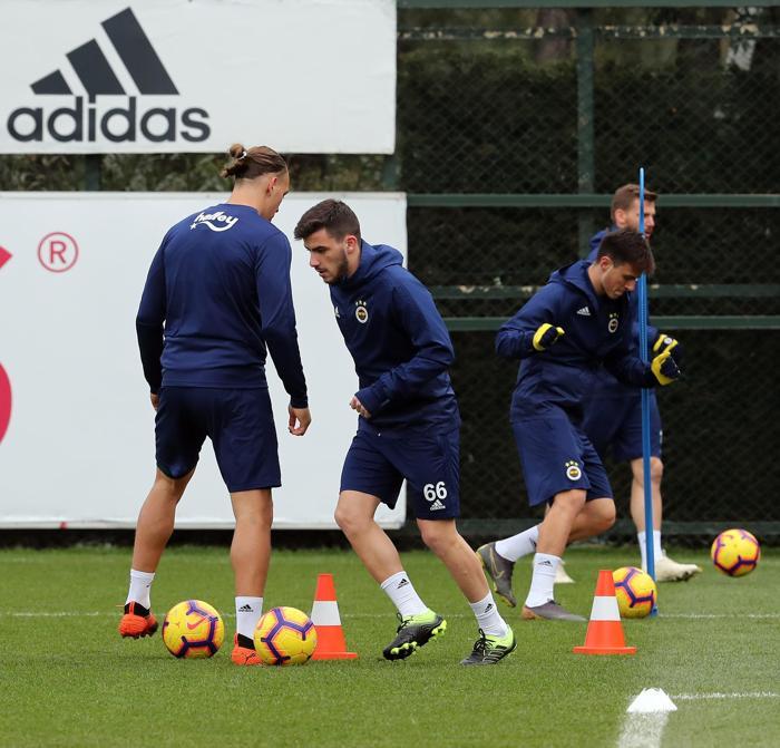 Fenerbahçede Benzia ve Slimaninin yüzünden düşen bin parça