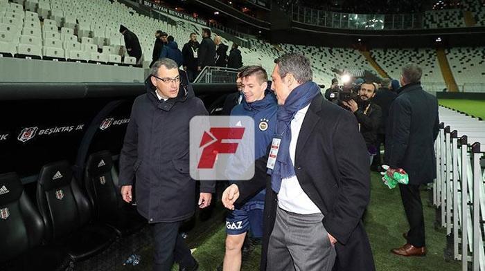 Ali Koç maç sonu taraftarların yanına gitti
