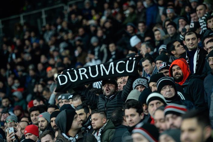 Beşiktaş taraftarından Tolgay Arslana dürüm tepkisi