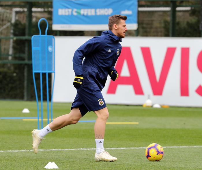 Fenerbahçede Benzia ve Slimaninin yüzünden düşen bin parça