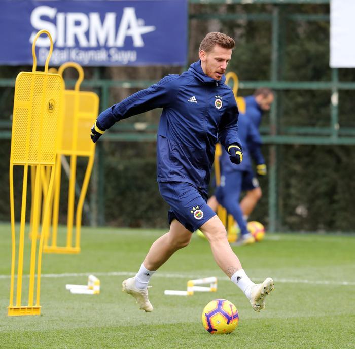 Fenerbahçede Benzia ve Slimaninin yüzünden düşen bin parça