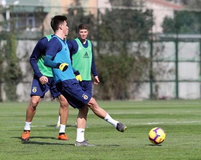 Derbi sonrası Fenerbahçeli futbolculardan Samandırada frikik şov
