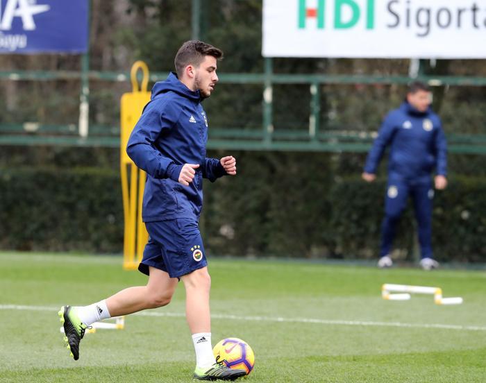 Fenerbahçede Benzia ve Slimaninin yüzünden düşen bin parça