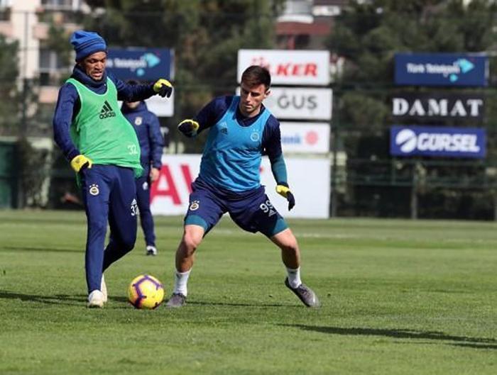 Derbi sonrası Fenerbahçeli futbolculardan Samandırada frikik şov