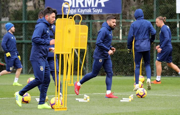 Fenerbahçede Benzia ve Slimaninin yüzünden düşen bin parça