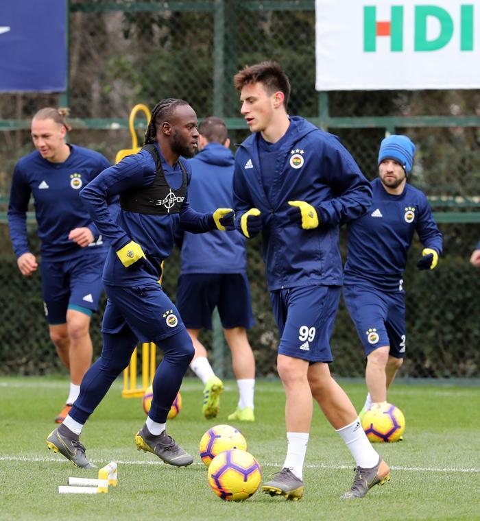 Fenerbahçede Benzia ve Slimaninin yüzünden düşen bin parça