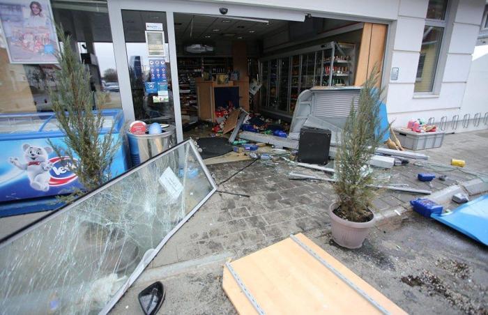 Alkollü futbolcu Petar Bockaj aracıyla benzinliğe daldı