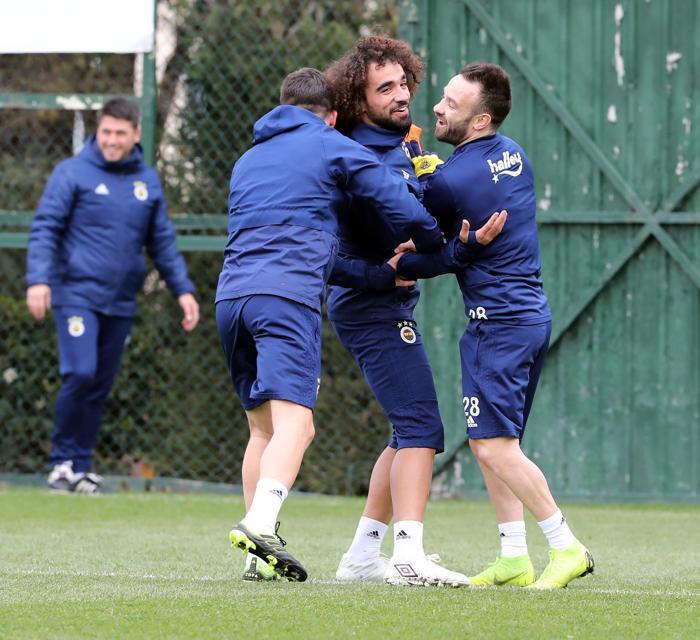 Fenerbahçede Benzia ve Slimaninin yüzünden düşen bin parça