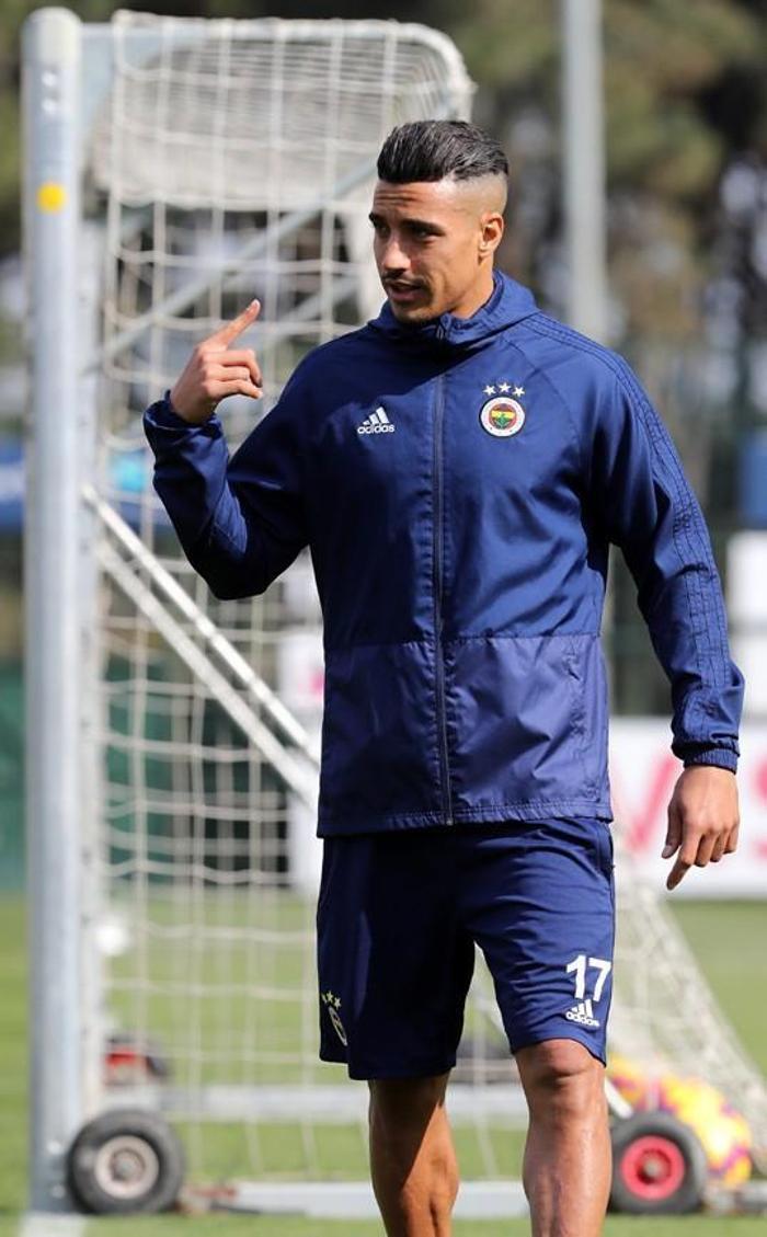 Derbi sonrası Fenerbahçeli futbolculardan Samandırada frikik şov