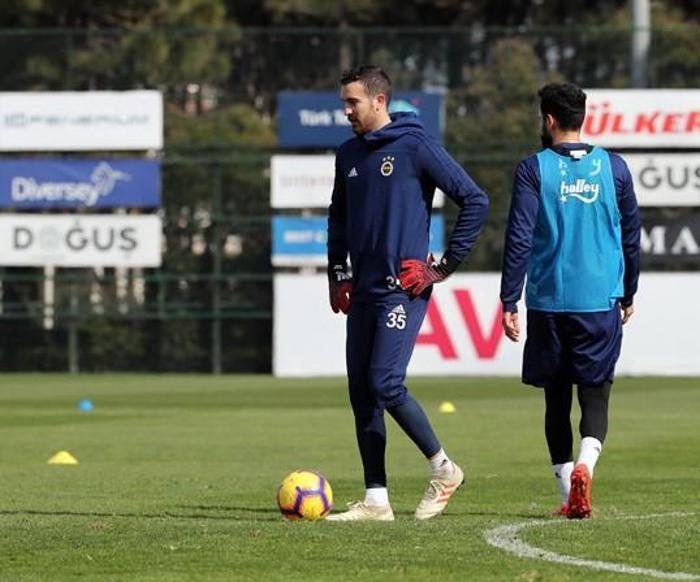 Derbi sonrası Fenerbahçeli futbolculardan Samandırada frikik şov