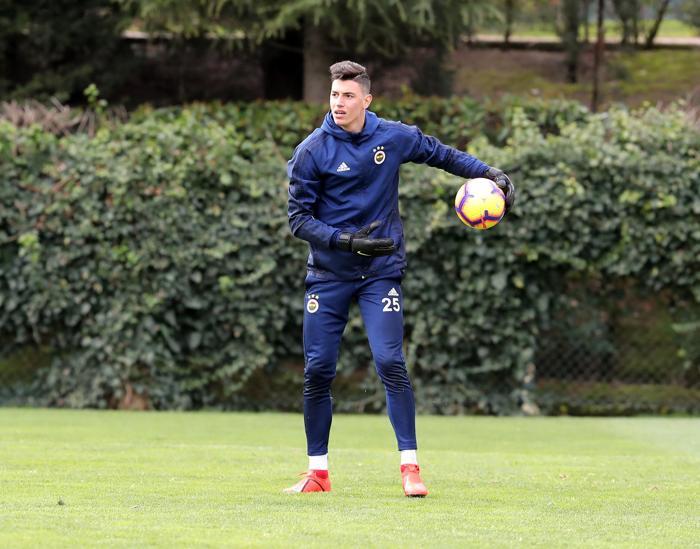 Fenerbahçede Benzia ve Slimaninin yüzünden düşen bin parça