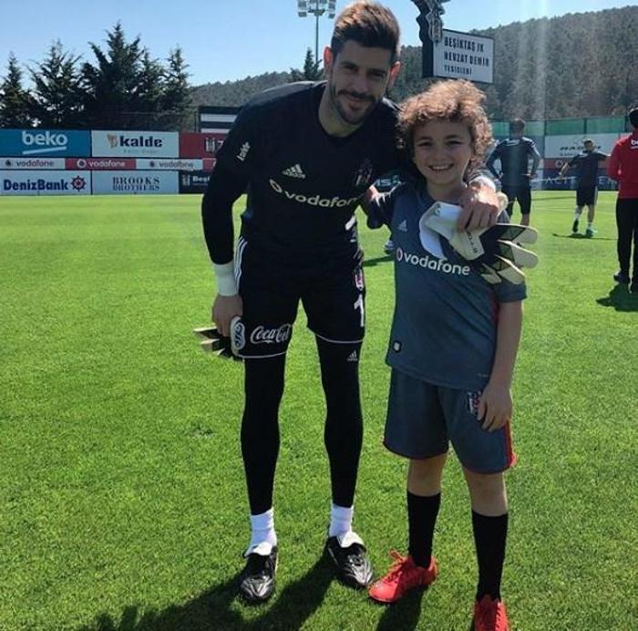 Beşiktaş-Fenerbahçe derbisinde ağlayan çocuğun kim olduğu ortaya çıktı