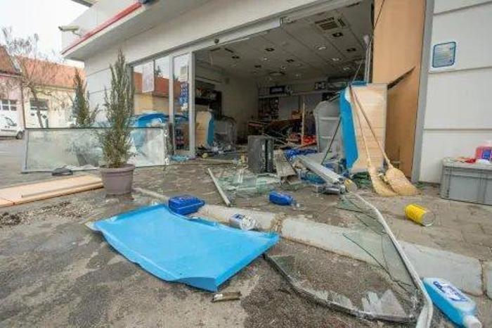 Alkollü futbolcu Petar Bockaj aracıyla benzinliğe daldı