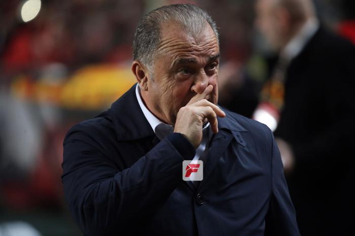 Fatih Terim o pozisyonun ardından çıldırdı