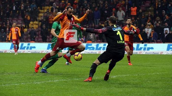Galatasaray-Akhisarspor maçında sürpriz isimler Herkes merak ediyordu...