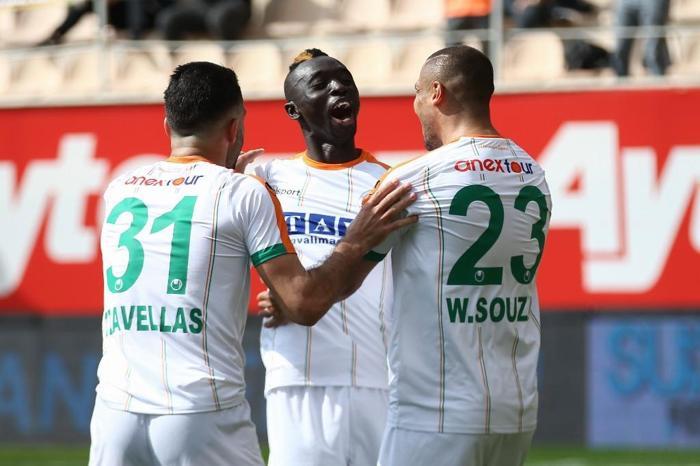 Aytemiz Alanyaspor / 14 yabancı / 4 sözleşmesi biten / 10 kalan