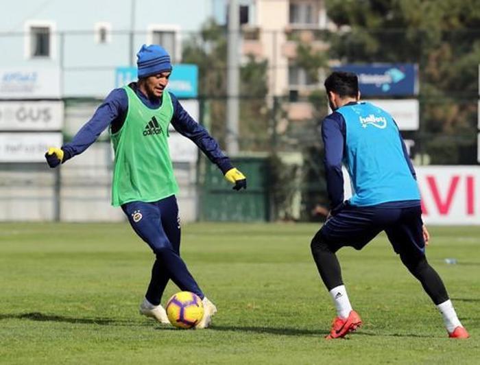 Derbi sonrası Fenerbahçeli futbolculardan Samandırada frikik şov