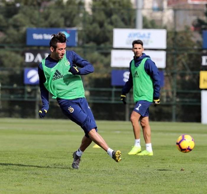 Derbi sonrası Fenerbahçeli futbolculardan Samandırada frikik şov