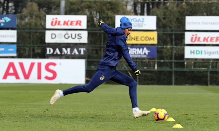 Fenerbahçede Benzia ve Slimaninin yüzünden düşen bin parça