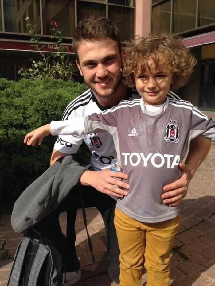 Beşiktaş-Fenerbahçe derbisinde ağlayan çocuğun kim olduğu ortaya çıktı