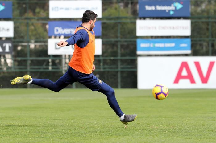 Fenerbahçede Benzia ve Slimaninin yüzünden düşen bin parça